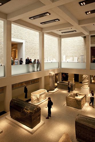 Neues Museum // Berlin Zhoushan, Archeology Museum Architecture, Archeology Architecture, Archeology Museum, Art Museum Architecture, Old Aesthetic, Museum Lighting, Galleries Architecture, Museum Plan