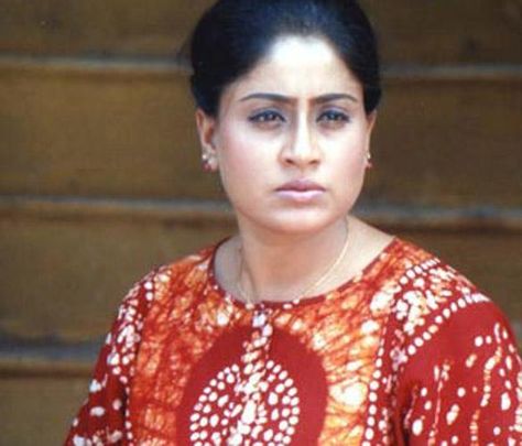 Vijayashanti 90s Actresses, Amala Paul, Celebrity Biographies, Beautiful Women Over 40, Indian Bollywood, Power Girl, Desi Beauty, Indian Actress, Beautiful Indian Actress