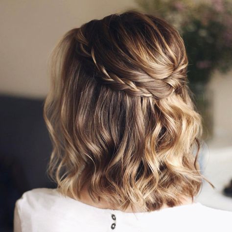 Bridesmaid Hair Face Framing, Bride Hair With Headpiece, Half Up Short Bridal Hair, Short Wedding Hair Middle Part, Short Wavy Half Up Hairstyles, Wedding Hairstyles For Super Short Hair, Long Fine Blonde Hairstyles, Bridesmaid Hairstyle Short Hair, Short Hair Bridesmaid Hairstyles Half Up