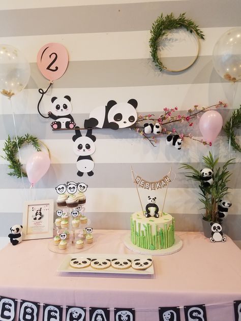 Pandas, Panda Birthday Party Decorations, Panda Cupcakes, Panda Theme, Panda Birthday Party, Animal Birthday Cakes, Wild Birthday Party, Panda Birthday, Panda Party