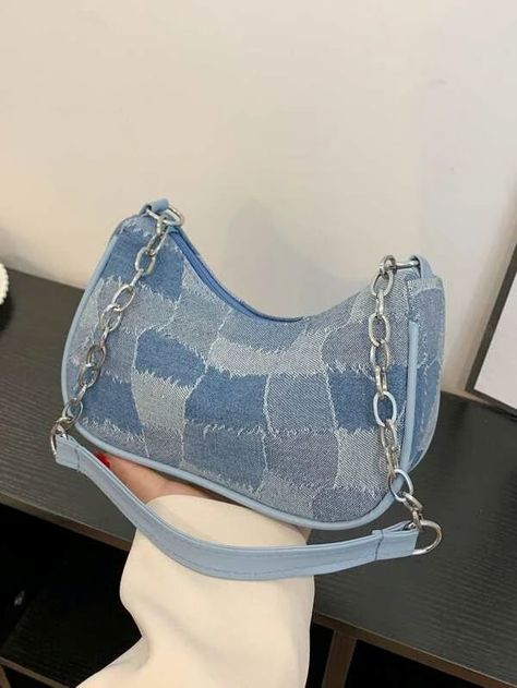 Baguette, Upcycling, Denim Baguette Bag, Jeans Bags Ideas, Shoulder Bag Diy, Ankara Bags, Jean Purse, Chain Decor, Chain Pattern