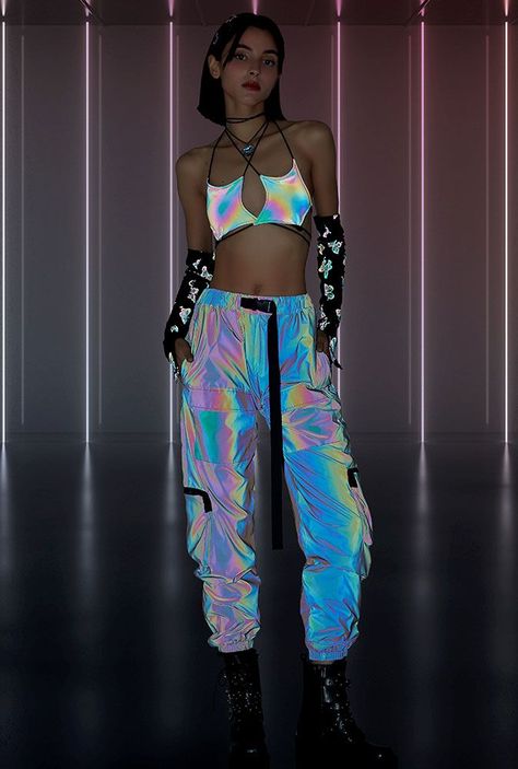 Reflective Outfit Festival, Masc Rave Outfits, Holo Outfit, Reflective Rave Outfit, Holographic Pants, Rainbow Rave Outfit, Mixed Race Hairstyles, Reflective Outfit, Iconic Runway