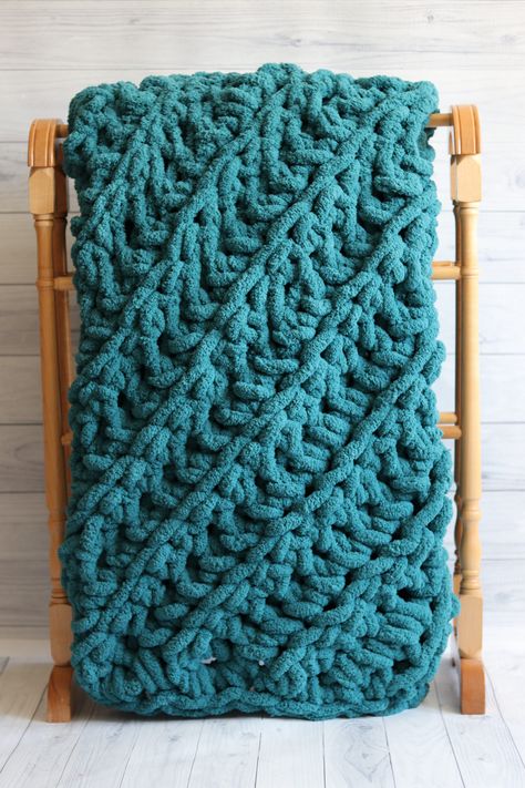 Two Hour C2C Crochet Blanket Pattern | Rich Textures Crochet Crochet Borders For Blankets, Bulky Yarn Crochet, Chunky Yarn Blanket, Chunky Yarn Crochet, Chunky Crochet Blanket Pattern, Zig Zag Crochet, Beau Crochet, C2c Crochet Blanket, Fast Crochet