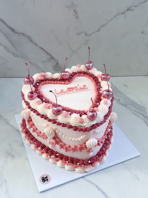 Vintage heart cake decorated in shades of pink and pink glitter cherries Glitter Bday Cake, Diamond Birthday Cake, Pink Vintage Heart Cake, Cake With Glitter, Glitter Cherries, Heart Shape Cake Design, Heart Shaped Birthday Cake, Vintage Heart Cake, Heart Birthday Cake