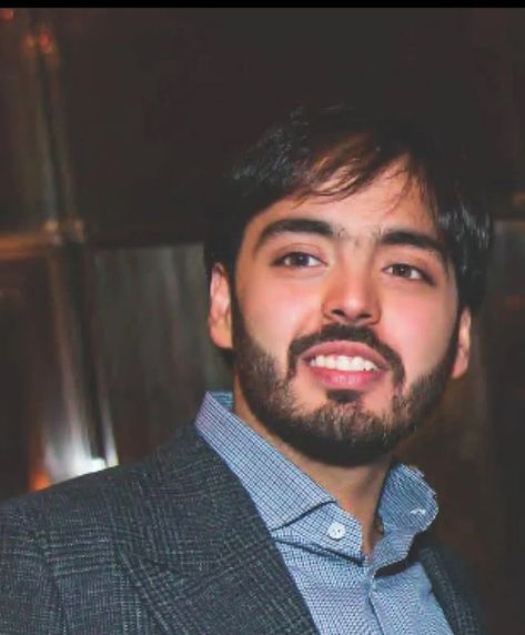 Anant Ambani, the youngest scion of India's wealthiest and most influential family, the Ambanis, has captured the attention of the nation and the world with his remarkable journey. Born on April 10, 1995, Anant is the third and youngest child of Mukesh and Nita Ambani, the chairman and founder of Reliance Industri... Anant Ambani, Future Of India, Dhirubhai Ambani, Nita Ambani, Indian Celebrity, Diet Regimen, Engagement Ceremony, Indian Celebrities, The Heirs