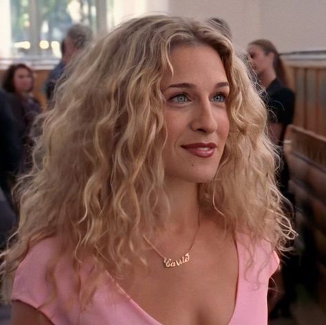 Wavy Hair, Carrie Bradshaw, Carrie Bradshaw Hair, Carrie Bradshaw Style, Mode Inspo, Dream Hair, Curly Girl, Aesthetic Hair, Hair Goals