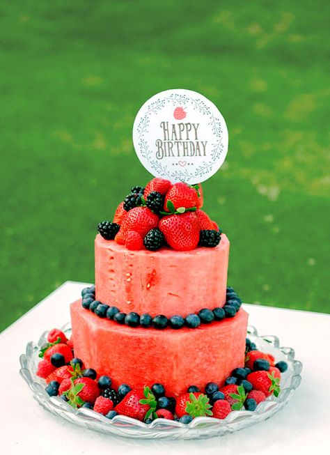 Healthy Wedding Cake, Berries Dessert, Raw Vegan Cake, Fruit Birthday Cake, Healthy Birthday, Fruits Decoration, Fresh Fruit Cake, Dessert Table Birthday, Cakes To Make