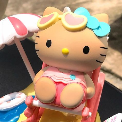 So Hello Kitty also gets tanned in the sun.🤣#hellokitty #hellokittylover #hellokittycore #hellokittyaddict #foryou Tan Hello Kitty Wallpaper, Tanned Hello Kitty, Summer Sanrio, Tan Hello Kitty, Hello Kitty Summer, How To Get Tan, Coconut Girl, Kitty Wallpaper, Summer 24