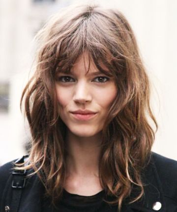 Rockstar Vibes: Freya Beja's shag haircut -- a combination of rock 'n' roll meets beachy waves. To get that look, flip your hair upside down and blow-dry the roots for extra volume, then dry it straight. Throw some soft waves randomly through the hair to bring out that texture from your haircut. Bedhead is the look to go for. Big Hair, Modern Haircuts, Hair Chop, Freja Beha, 70s Hair, Shag Haircut, 짧은 머리, Hair Envy, Grunge Hair