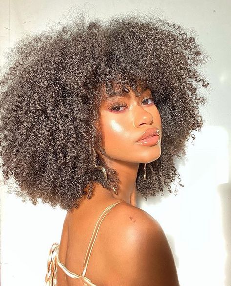 Pelo Afro, Curly Human Hair Wig, Natural Hair Beauty, Curly Hair With Bangs, Melanin Beauty, Hair Crush, Blonde Pixie, Wigs With Bangs, Curly Girl