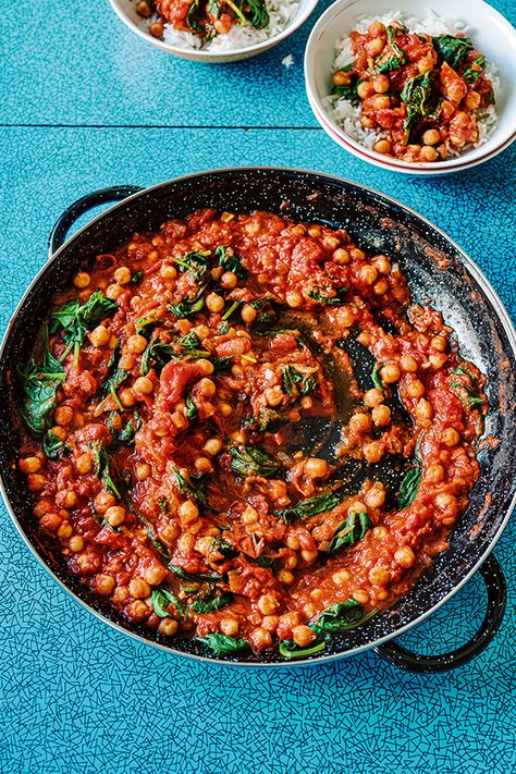 Kos, Tomato Chickpea Stew, Tin Tomatoes Recipes, Tomato Chickpea Curry, Chickpea Tomato Stew, Cheap Chickpea Recipes, Tomato Chickpea Recipes, Chickpea Tomato Curry, Chickpea Tomato Recipes