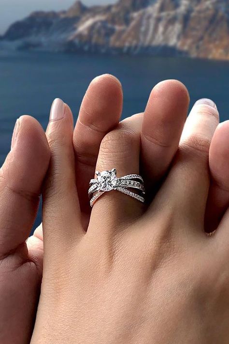 Unique Engagement Rings Diamond, Solitaire Ring Designs, Stylish Engagement Rings, Engagement Rings Unique, Couple Ring Design, Cathedral Setting, Split Shank Engagement Rings, Engagement Rings Diamond, Diamond Rings Design