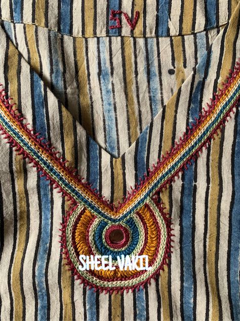 Patchwork, Kutch Work Designs, Abstract Embroidery, Textile Art Embroidery, Hand Embroidery Dress, Embroidery On Kurtis, Kurti Embroidery Design, Diy Embroidery Patterns, Hand Embroidery Videos