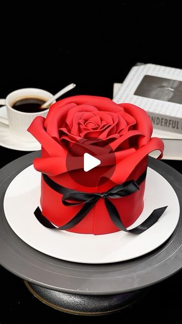 Pastel, Patisserie, Red And White Cake Design, Red Theme Cake, Red Cake Ideas, Rose Cake Ideas, Red Fondant Cakes, Fondant Rose Tutorial, Red Rose Cake