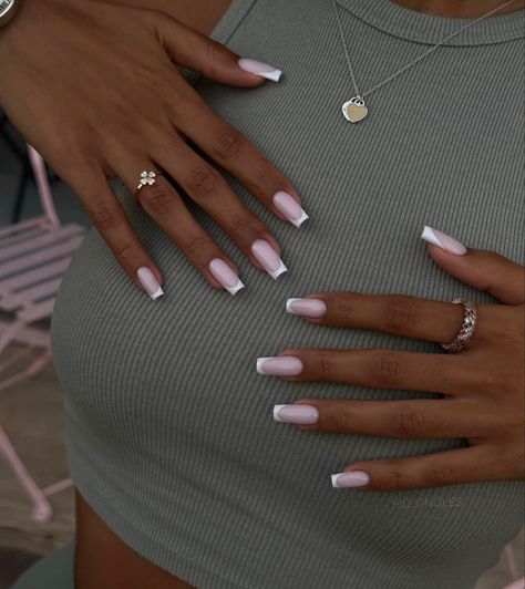 classic medium shape french nails Short V French Tip Nails, Supermodel Nails, Square Nail Inspiration, Gel Nails Shape, Basic Baddie Nails, Kadeřnické Trendy, French Tip Acrylic Nails, Casual Nails, Work Nails