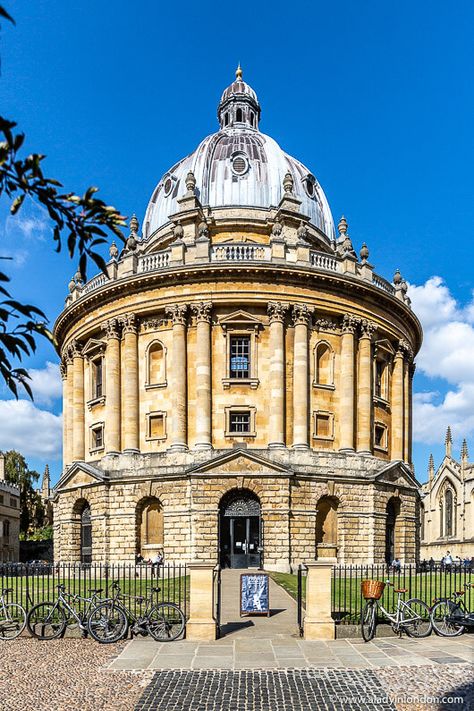25 Best Cities in England - Beautiful Cities You Should Visit in England Beautiful Buildings Photography, Cool Buildings Architecture, Building Photography Architecture, Famous Buildings Architecture, Library Oxford, Radcliffe Camera, Pictures Of England, Day Trip From London, Architectural Buildings
