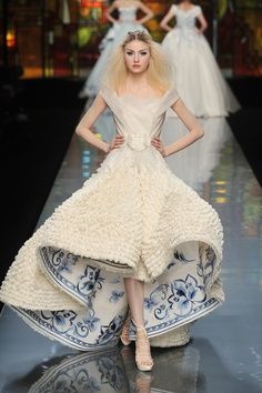 christian dior haute couture wedding dress with blue floral under print Dior Galliano, Dior Wedding Dresses, Couture Dior, Porcelain Wedding, Collection Couture, Christian Dior Haute Couture, Fashion Week Paris, Couture Wedding Gowns, Spring Couture