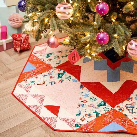 Art Gallery Fabrics® on Instagram: "Can you tell that we’re excited for the Holidays?🎄 And we’re even more excited than ever, with the latest issue of @lovequiltingmag. Swipe left to see Pat Bravo on the cover 👏 and lots of yummy holiday goodness including this adorable Christmas tree skirt featuring Christmas in the City collection and a modern holiday quilt featuring PURE Solids, so get your copy now!⁠ ⁠ #lovequiltingmag #artgalleryfabrics #quiltyproject #quilting #quilt #patchwork #patbravo Patchwork, Skirt Pattern Sewing, Christmas Tree Skirt Pattern, Christmas Tree Skirts Patterns, Tree Skirt Pattern, Quilt Magazine, Pattern Sewing, Patchwork Quilting, Christmas Sewing