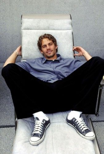 Love when he wears chucks! Paul Walker, To Fast To Furious, Paul Walker Tribute, Paul Walker Pictures, Rip Paul Walker, Paul Walker Photos, Fast And Furious, White Boys, Fine Men