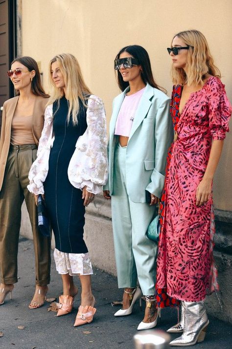 street style Group Street Style, Streetstyle 2023 Women, Street Wear Outfits, Street Style Outfits, Green Suit, Mode Casual, Looks Street Style, Modieuze Outfits, Street Style Inspiration