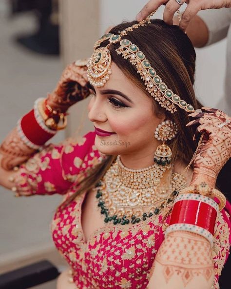 31 Unique Mathapatti Designs That Are Going Viral on Instagram | ShaadiSaga Couture, Haute Couture, शादी की तस्वीरें, Bridal Chura, Perhiasan India, Indian Bridal Photos, Bridal Photography Poses, Indian Bride Outfits, Indian Bridal Jewelry Sets