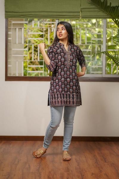 Short Tops & Shirts Short Kurti Designs, Kurtas For Women, Short Kurti, Modesty Outfits, Simple Kurta Designs, Beach Outfit Women, Desi Fashion Casual, Women Shirt Top, Stylish Short Dresses