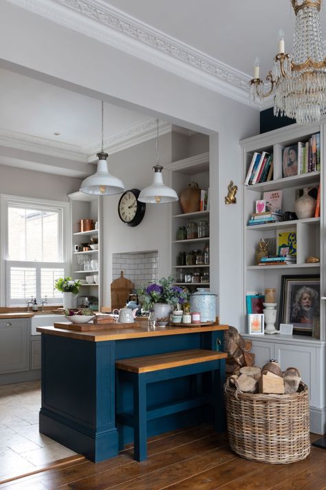This renovated Victorian flat is full of space-enhancing tricks | Real Homes Victorian Kitchen Renovation, Victorian Kitchen Diner Knock Through, Victorian Flat Renovation, Victorian Kitchen Diner, British Flat Interior, Kitchen Victorian House, Victorian Flat Interior, Real Homes Interiors, Dining Room With No Windows