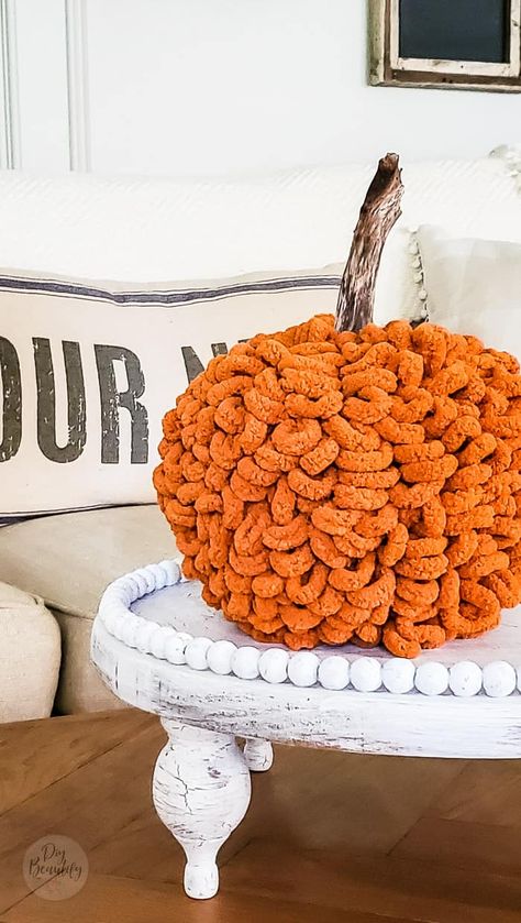 Diy Pumpkin Wreath Loop Yarn, Amigurumi Patterns, Diy Chunky Yarn Pumpkins, Diy Loop Yarn Wreath, Autumn Yarn Crafts, Crafts Using Chunky Yarn, Christmas Loop Yarn Wreath, Chunky Yarn Projects Ideas, Everyday Diy Crafts