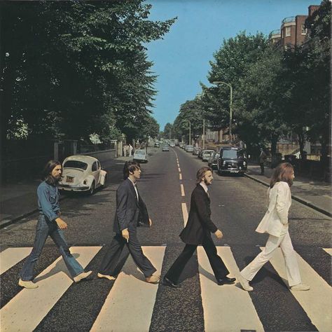 Famous Album Covers, The Beatles Story, Beatles Albums, Cool Album Covers, Beatles Abbey Road, Pochette Album, Linda Mccartney, Beatles Songs, Abbey Road