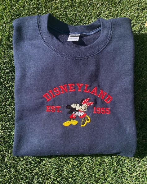 Disney Embroidery Designs Shirts, Embroidery Designs Shirts, Disney Ootd, Disney Park Outfit, Disney Embroidery Designs, Disney Fits, Park Outfits, Disney 2023, Disney Embroidery