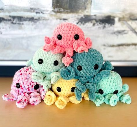 No-Sew Octopus Crochet Pattern - Super Fast Make! #CrochetProjects, #DIYCrochet, #CrochetPatterns Amigurumi Patterns, Sew Octopus, Easy Crochet Projects Free, Octopus Crochet Pattern Free, Invisible Decrease, Chunky Yarn Crochet, Octopus Crochet, Octopus Crochet Pattern, Quick Crochet Projects