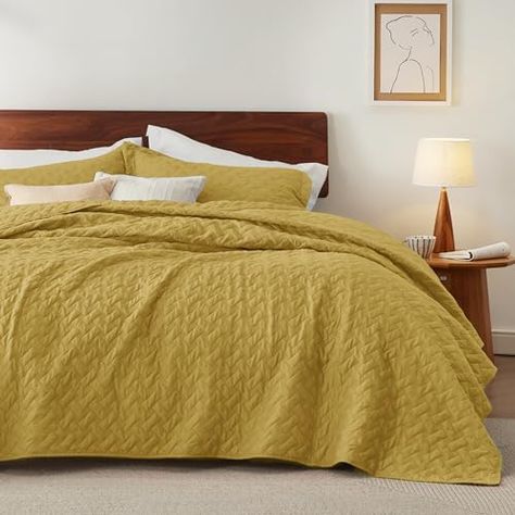 Bedsure Queen Quilt Bedding Set - Lightweight Spring Quilt Full/Queen - Mustard Yellow Bedspread Queen Size - Bedding Coverlet for All Seasons (Includes 1 Quilt, 2 Pillow Shams) Yellow Bedspread, King Size Quilt Sets, Gray Bedspread, Yellow Quilts, Twin Quilt Size, Spring Quilts, Coverlet Bedding, Elegant Bedding, Queen Size Quilt