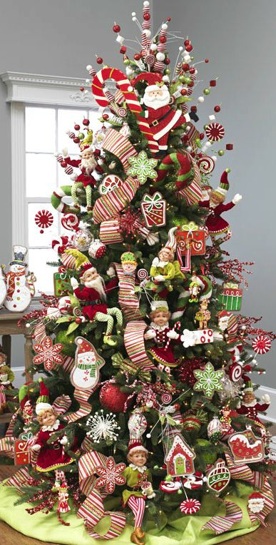 Christmas Tree ● Cookies & Santa's elves Elf Christmas Tree, Christmas Tree Cookies, Holiday Christmas Tree, Beautiful Christmas Trees, Christmas Tree Themes, Diy Weihnachten, Noel Christmas, Green Christmas, Christmas Deco