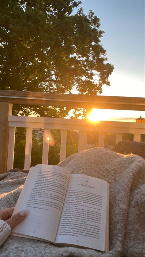 Summer Bucket Lists, Reading Motivation, Reading Aesthetic, Foto Poses, Cozy Reading, Summer Bucket, Foto Pose, Book Girl, Future Life