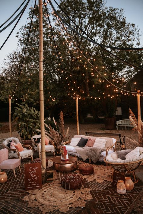 Stunning Boho Seating Area at Outdoor Wedding Boho Floor Seating Party, Fall Boho Outdoor Wedding, Wedding Outdoor Lighting Ideas, Boho Seating Area Wedding, Boho Wedding Outdoor Decor, Rustic Boho Garden Wedding, Rustic Boho Wedding Outdoor, Boho Outdoor Fire Pit Area, Bride Seating Decor