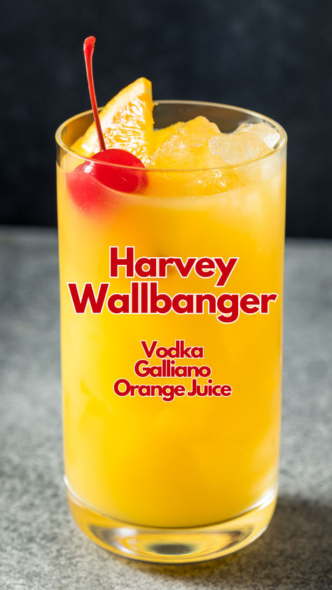 Harvey Wallbanger Orange Cocktails Aesthetic, Harvey Wallbanger Drink, 1950s Cocktails, Alcoholic Drinks To Make At Home, Classic Vodka Cocktails, Vodka Orange, Orange Juice Cocktails, Harvey Wallbanger, Vodka Cocktails Easy