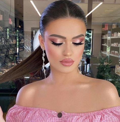 Romantic Valentine’s Day Makeup Looks to Charm Your Date Blush Pink Dress Makeup Looks, Balayage, Makeup Pink Wedding, Make Up For Prom Pink Dress, Makeup Looks That Go With Pink Dress, Pink Outfit Makeup Look, Valentines Date Makeup Looks, Makeup Looks On Pink Dress, Pink Dress And Makeup