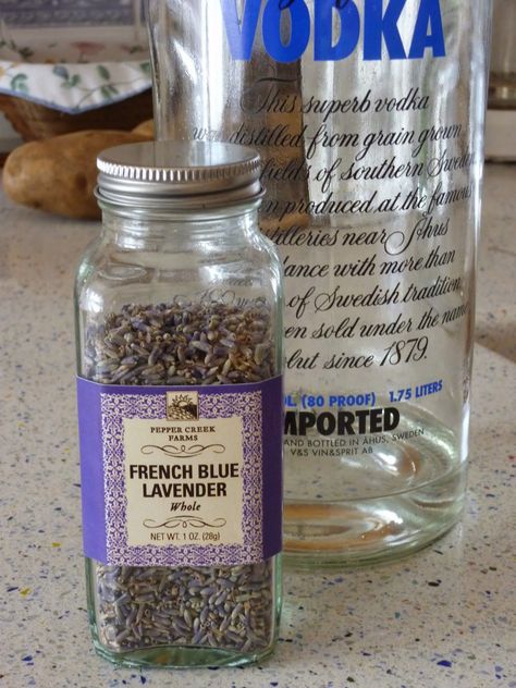 Cottage Core Food, Lavender Food, Yellow Apron, Lavender Recipes, Deserts Easy, Culinary Lavender, Lavender Extract, Cooking 101, Herbal Magic