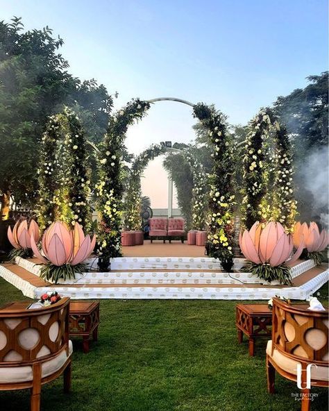 Indian Wedding Reception Stage Decor, Outdoor Engagement Decorations Indian, Indian Engagement Decorations Outdoor, Elegant Indian Wedding Decor, Night Indian Wedding Decor, Outdoor Reception Decorations Indian, Morning Wedding Decor, Outdoor Wedding Decorations Indian, Morning Wedding Ideas