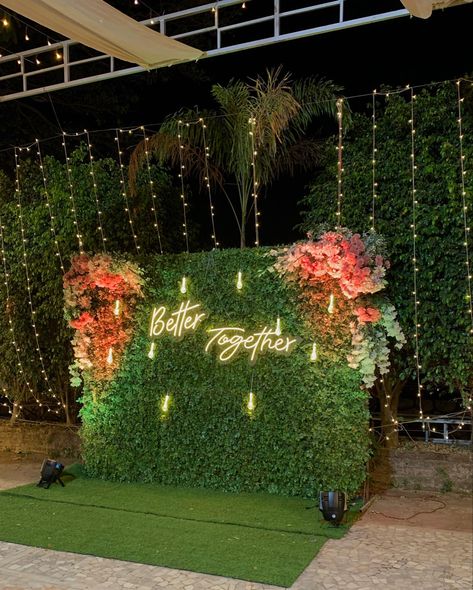 Selfi Point Decoration For Wedding, Selfie Point In Wedding, Indian Wedding Photo Booth Ideas, Sangeet Selfie Point, Selfie Point Decoration Wedding, Wedding Selfie Point, Selfie Place, Floral Photo Booth, Sangeet Decoration