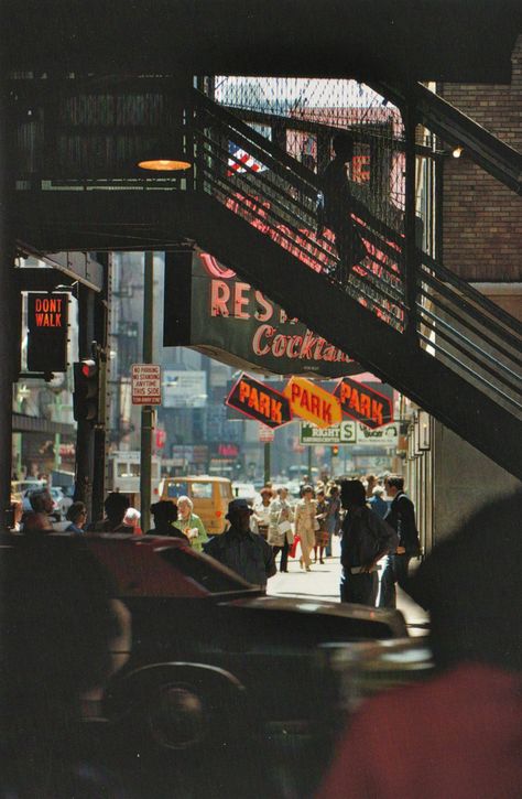 New York (c 1978) | Photographer: Ernst Haas 1970s Street Photography, 1970s Film Photography, Ernest Haas, 1970s Photography, Ernst Haas, Stephen Shore, Fotografi Urban, Photography New York, William Eggleston