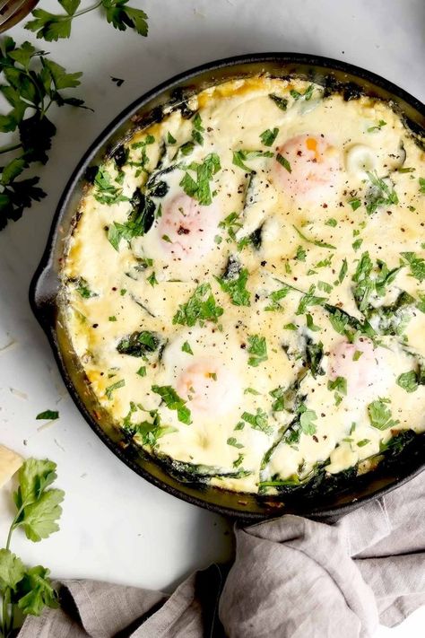 Baked Eggs And Spinach, Baked Eggs Florentine, Eggs Florentine Casserole, Baked Eggs Breakfast, Egg Florentine Recipe, Breadless Dinner Recipes, Eggs In Cream, Brunch Eggs Ideas, Pasta With Eggs Recipe