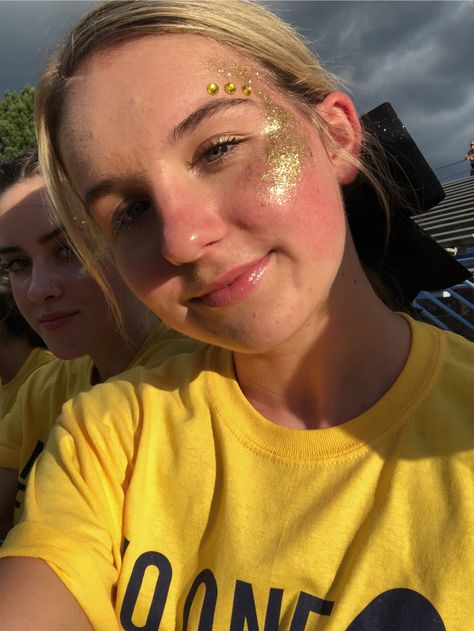 Gold Outfit Football Game, Game Day Glitter Face, Glitter Cheer Makeup, Gold Football Theme Outfits, Gold Cheer Makeup, Glitter On Face Football Game, Black And Gold School Spirit Outfits, Cheer Makeup High School Glitter, Cheer Game Day Makeup