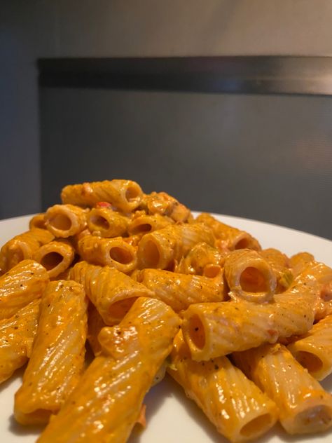 Pasta recipes, recipe, pasta tortagilini, pizza, cooking, late night snacks, easy recipe, cajun pasta, gigi hadid pasta, rigatoni Pasta Gigi Hadid, Late Night Snacks Easy, Gigi Hadid Pasta, Hadid Pasta, Pasta Rigatoni, Pizza Cooking, Pasta Gigi, Cajun Pasta, Recipe Pasta