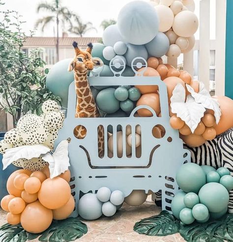 Safari Baby Shower Ideas: Planning a Safari-Themed Celebration Safari Theme Tablescape, Safari Party Backdrop, Giraffe Theme Party, Monthly Birthday Ideas Baby Boy, Wild 1 Birthday Party Boy, Safari Birthday Balloons, Safari Theme First Birthday, Event Backdrop Design, 1st Birthday Party Ideas For Boys