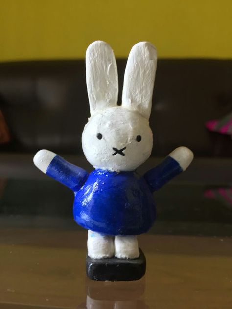 Fimo, Miffy Diy Ideas, Miffy Sculpture, Patung Clay, Clay Figures Aesthetic, Self Hardening Clay Ideas, Miffy Clay, Self Hardening Clay, Clay Person