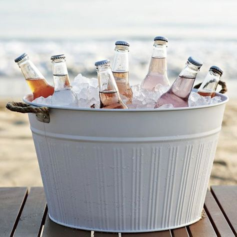 Fabulous Ideas & Supplies For Outdoor Entertaining Drink Bucket, Beverage Tub, Metal Bucket, Think Food, Contemporary Outdoor, Exterior Decor, Outdoor Party, Outdoor Entertaining, Ice Bucket