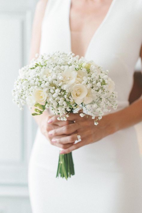 Greece Romantic, Bride Bouquets White, Hydra Greece, Modern Bridal Bouquets, Simple Bridal Bouquets, Brides Flowers Bouquet, Small Bridal Bouquets, Modern Wedding Bouquets, Small Wedding Bouquets