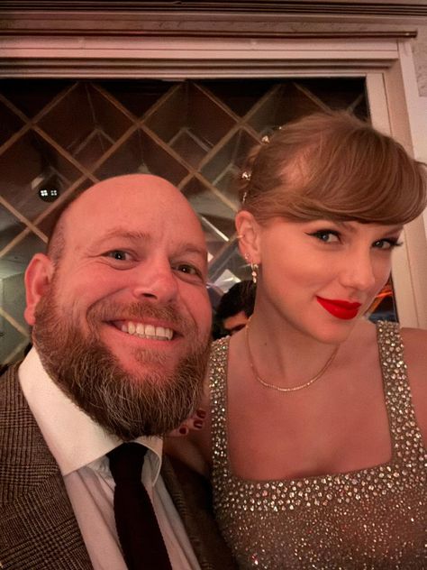 Colm Flynn on X: "When you get a WhatsApp message from a friend in the US casually hanging out with Taylor Swift and Travis Kelce on New Years Eve. https://t.co/urDR3ZeCKT" / X Crochet Unique, Mother Dearest, Taylor Swift New, Mazzy Star, Blonde Cat, Estilo Taylor Swift, Taylor Swift Funny, Taylor Swift Hair, Taylor Swift (lyrics)