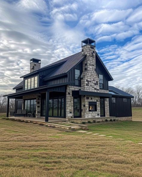 Barndominium Backyard Ideas, Dark Grey And Black Barndominium, Barndimonium House Interior, White Barndominium Ideas, Black Ranch House, Barndominium Colors Exterior, Black Barndominium Exterior, Black Barndo, One Story Barndominium